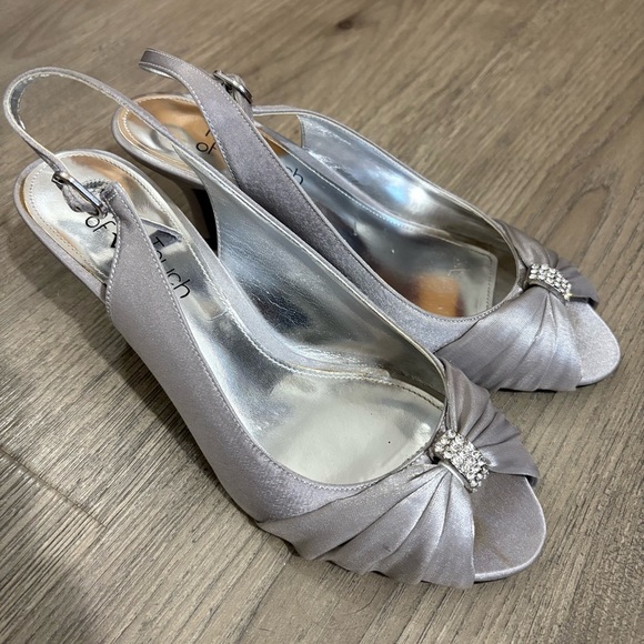 The Touch of Nina Silver Slingback Heels Sz 7M Embellished Bow Bridal Party - Picture 1 of 10